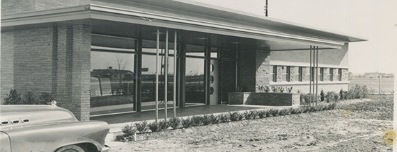 Black and white photo of Dallas Ceramic Company in 1947.